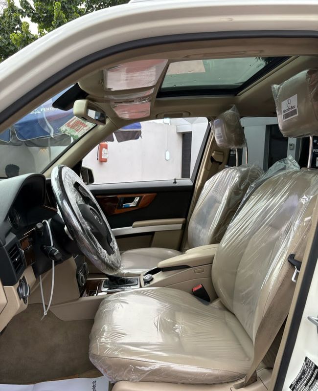 Thumbnail 4 of 2010 Mercedes-Benz GLK-Class